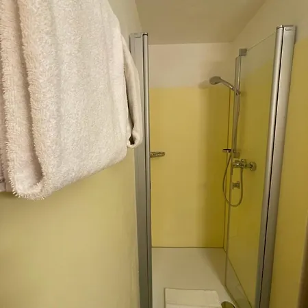 Apartamento 36 - Im Rottalblick - Rustikal & Urig Wohnen, Tiere Willkommen, Bademantelgang Zur Therme, Tv, Doppelbett, Schlafsofa Und Balkon Bad Griesbach (Bavaria)