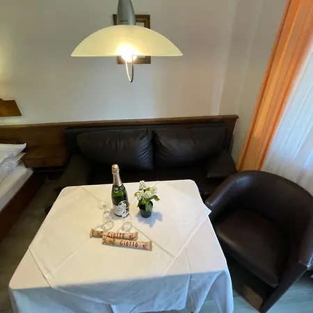 Apartment Fewo 36 - Appartement Im Rottalblick - Rustikal & Urig Wohnen, Tiere Willkommen, Bademantelgang Zur Therme, Tv, Doppelbett, Schlafsofa Und Balkon