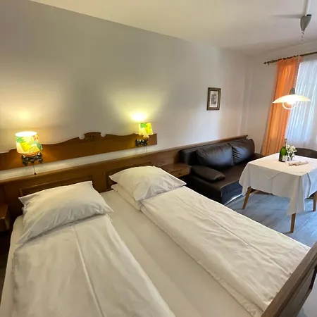 Fewo 36 - Appartement Im Rottalblick - Rustikal & Urig Wohnen, Tiere Willkommen, Bademantelgang Zur Therme, Tv, Doppelbett, Schlafsofa Und Balkon * Bad Griesbach (Bavaria)